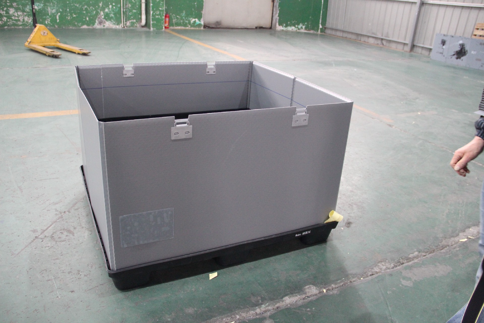 Honeycomb board enclosure box