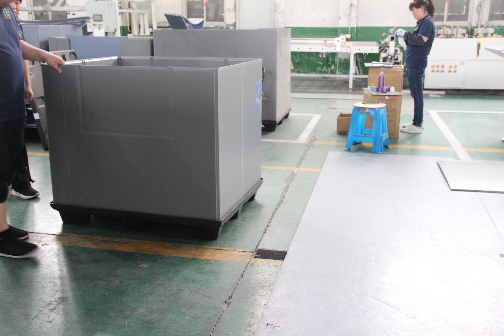 Honeycomb board enclosure box