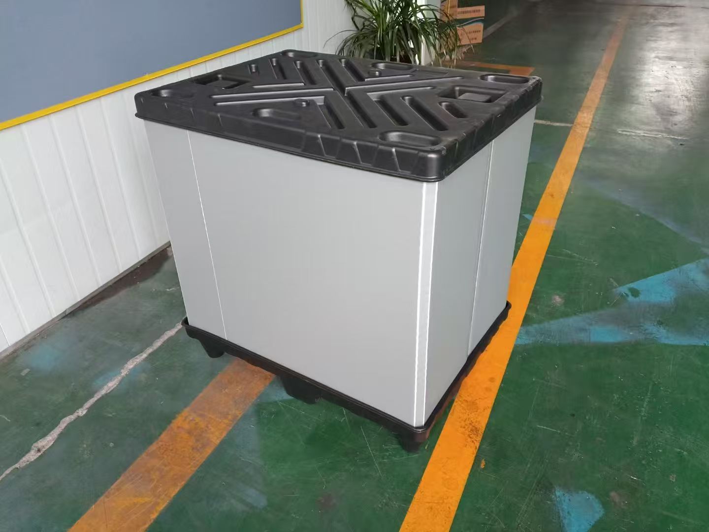 folding logistics box