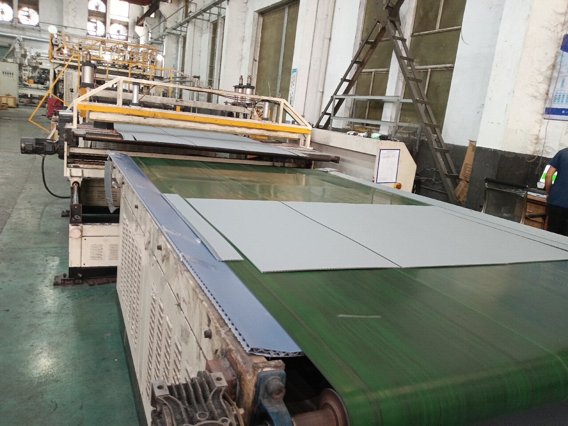 Plastic Honeycomb Panels: The Lightweight Revolution in Modern Materials